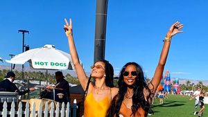 Foto: Gaya Seksi Model Victorias Secret Datang ke Coachella