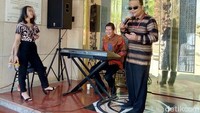 Acara tepat dimulai jam 8 pagi dengan pengambilan sumpah KPPSLN, dan selanjutnya secara begilir melaksanakan Hak Konstitusinya sebagai WNI. Dok. KBRI Beijing.