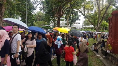 Mengular Panjang, Begini Antrean WNI yang Mau Nyoblos di Singapura