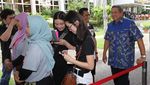 Momen SBY Saat Nyoblos di KBRI Singapura