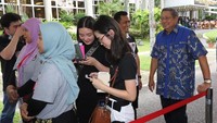 SBY tampak ikut antre bersama warga sebelum melakukan pencoblosan. (Foto: Dok. Istimewa)