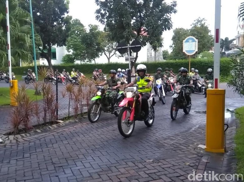Masa Tenang Pemilu, Polri-TNI Patroli Keliling Kota Surabaya Masa Tenang Pemilu, Polri-TNI Patroli Keliling Kota Surabaya