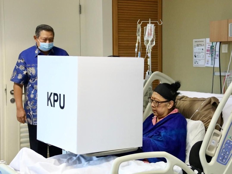 Terbaring di Ranjang RS, Ani Yudhoyono Nyoblos di Singapura Terbaring di Ranjang RS, Ani Yudhoyono Nyoblos di Singapura