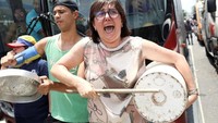 Berkumpulnya para demonstran umtil protes terhadap pemerintah Presiden Venezuela Nicolas Maduro.