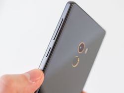 Nostalgia Xiaomi Mi Mix Generasi Pertama: Aneh Tapi Gahar
