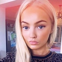 Di Instagram, Lauryn juga memiliki banyak penggemar, yaitu 2.700 lebih user. Dia menggambarkan dirinya sebagai nanny to @officialkatieprice di profil Instagram. Foto: Dok. Lauryn Cook