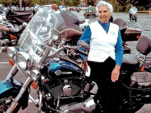 Nenek 93 Tahun Ini Masih Doyan Touring