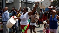 Krisis ekonomi parah juga dialami Venezuela. Salah satunya krisis air bersih yang parah. Saat ini Venezuela masih berjuang keluar dari krisis. Foto: Reuters