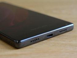 Nostalgia Xiaomi Mi Mix Generasi Pertama: Aneh Tapi Gahar