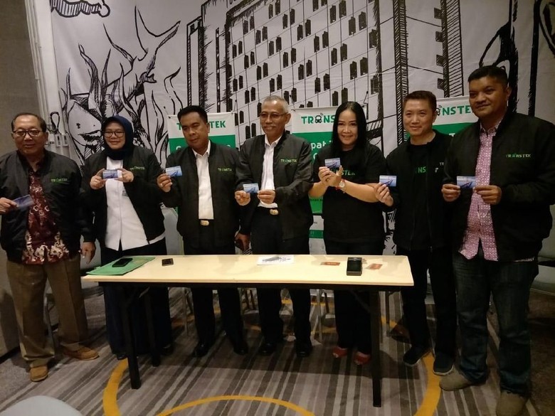 Penumpang Bus Antar Kota di Jatim Bakal Bisa Bayar Non Tunai Penumpang Bus Antar Kota di Jatim Bakal Bisa Bayar Non Tunai