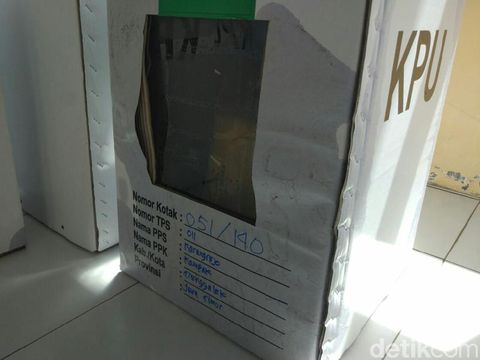 Surat suara terkena air hujan/