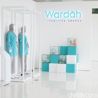 Industri kecantikan di Indonesia sedang ranum-ranumnya. Banyak merek lokal yang berinovasi meluncurkan produk kosmetik setiap bulannya. Berinovasi menciptakan produk berkualitas tentu tak mudah. Untuk itu, Wardah sebagai salah satu brand kosmetik halal terbesar di Indonesia membangun laboratorium khusus untuk menghasilkan produk baru dalam waktu cepat tapi tetap terjamin kehalalannya. Foto: Silmia Putri/Wolipop