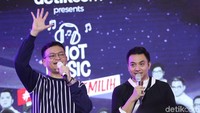 Soulmate menjadi lagu pembuka yang mereka bawakan pertama kali pada malam hari itu. Foto: Rikianto Nugroho/detikHOT