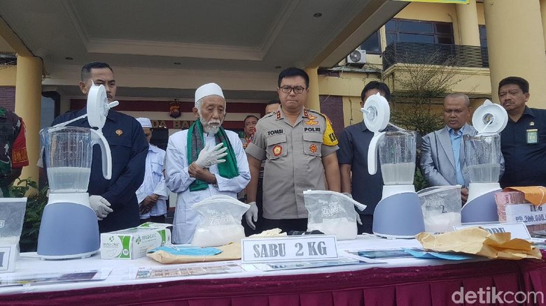 Polisi Musnahkan 2 kg Sabu Jaringan Serang-Pakistan Polisi Musnahkan 2 kg Sabu Jaringan Serang-Pakistan