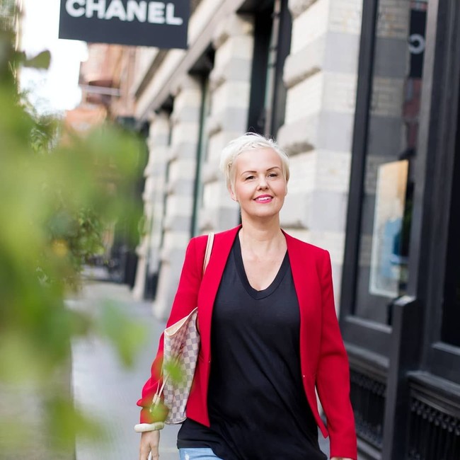 Tak ingin hanyut dengan depresi, Vanessa memutuskan untuk beralih ke media sosial dan memotivasi orang lain yang mungkin merasakan hal serupa. Wanita yang tak lulus SMA itu lalu membuat halaman Facebook Yummy Mummy yang membahas program penurunan berat badan untuk ibu baru melahirkan. Banyak yang puas dengan saran Vanessa, para anggota halaman itu pun mau membayar untuk saran-sarannya. Foto: Dok. Instagram @vanessaogdenmoss