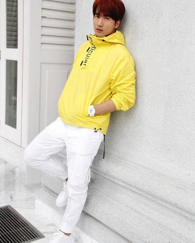 Jerry Yan baru saja melakukan wawancara dengan media Asia One di Singapura. Jerry tampil segar memesona saat diwawancara dengan memakai jaket berwarna kuning. Dalam wawancara tersebut, pemeran Taong Ming Se itu mengungkapkan sampai saat ini dirinya masih menjomblo. Foto: AsiaOne