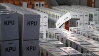 Logistik Pemilu itu akan didistribusikan ke delapan kelurahan di Kecamatan Kemayoran, Jakarta.