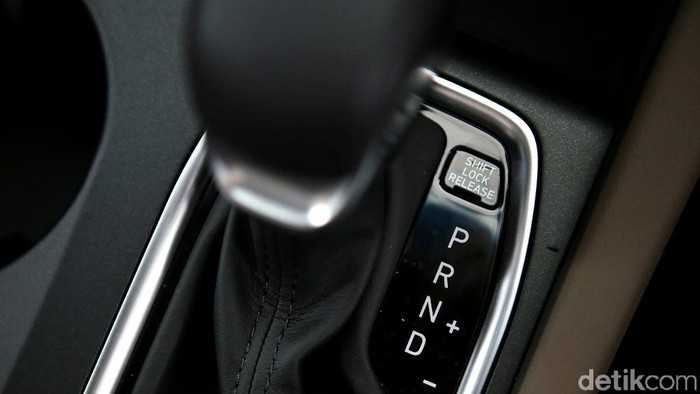 Transmisi mobil otomatis Hyundai yang menggunakan shiftronic
