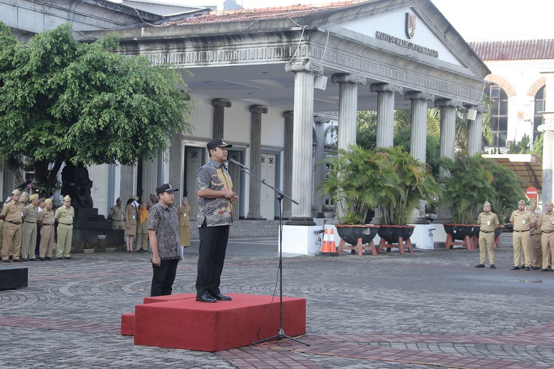 Walkot Semarang Minta PNS Ikut Awasi Praktik Serangan Fajar Walkot Semarang Minta PNS Ikut Awasi Praktik Serangan Fajar