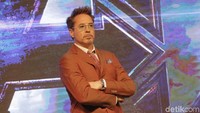 Nah, kalau kayak gini, Robert Downey Jr. sudah seperti Tony Stark yang punya banyak duit dan pintar. Foto: Asep/detikHOT