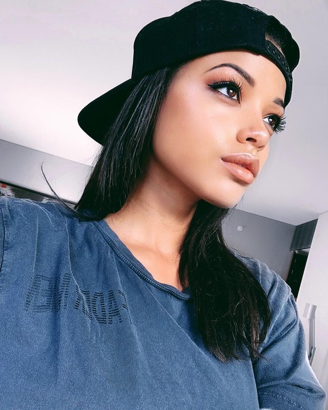 Sebelum Charlies Angels yang disutradari aktris Elizabeth Banks, Ella telah muncul dalam sejumlah drama dan film namun memang tidak terlalu terkenal. Ella pertama kali menjadi peran utama dalam serial The Athena sebagai Nyela Malik tahun lalu. Foto: Instagram Ella Balinska