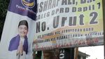 Stiker Kampanye Masih Mejeng di Kawasan Gandaria