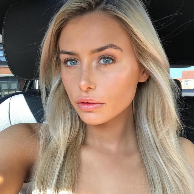 Sebelum menjadi bintang reality show, wanita cantik ini bekerja sebagai business development manager di sebuah perusahaan. Foto: Instagram @Brown.Elle