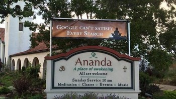 Para penggiat keagamaan berupaya membuat tagline dan jargon yang bisa menarik para geek untuk beribadah. Antara lain seperti yang dilakukan gereja ini yang menuliskan Google tidak bisa memuaskan semua pencarian. Foto: via Trend Chaser