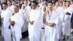 Potret Jokowi Cium Hajar Aswad dan Cukur Tahalul Iriana-Gibran-Kaesang