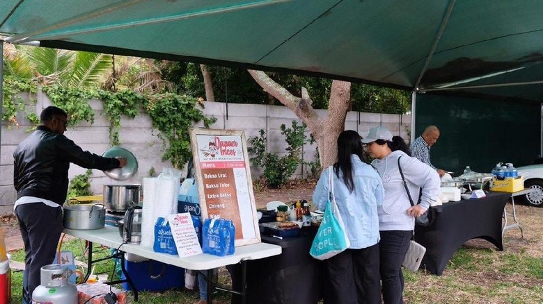 Jajanan Bakso hingga Pempek Meriahkan Pemilu 2019 di Cape Town Jajanan Bakso hingga Pempek Meriahkan Pemilu 2019 di Cape Town