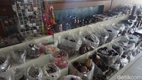 Pasar ini menjual aneka jenis barang seperti sayur, buah sampai aneka suvenir (Shinta/detikcom)