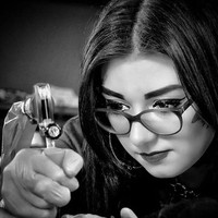 “Jadi saya membuat tato wajah saya untuk memaksa diri saya menjadi seorang seniman tato, katanya. Foto: Dok. Instagram @kayleighpeachtatto