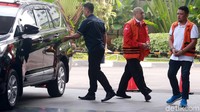 Selain Mulyana, dua tersangka lainnya yakni PPK Kemenpora Adhi Purnomo (jaket merah) dan Staf Kemenpora Eka Triyanto (kaus putih) juga segera disidang. Berkas perkara mereka juga dinyatakan lengkap. Mereka akan disidang di Pengadilan Tipikor Jakarta Pusat.