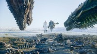Daenerys dan Jon Snow menghampiri dua naga sambil pegangan tangan. Foto: Courtesy of HBO