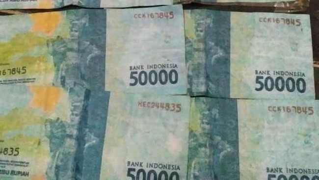Tukar Uang di Tempat Tidak Resmi, Risiko Menanti