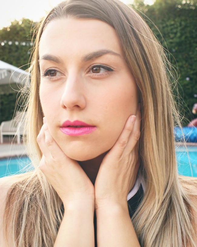 Dalam album terbaru BTS Map Of The Soul: Persona, Melani Fontana terlibat dalam penciptaan dua lagu. Yakni Boy with Luv dan Mikrokosmos. Foto: Instagram/@melaniejoyfontana