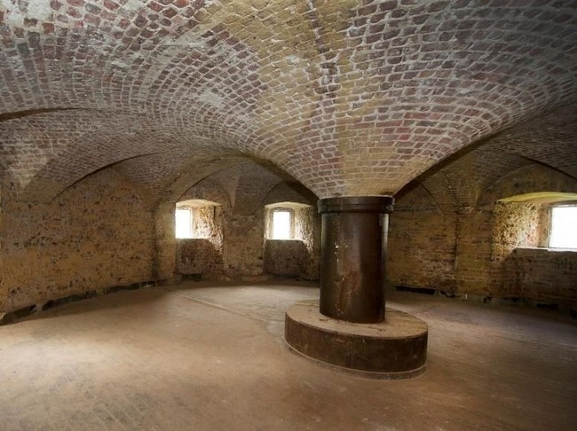 Seperti dikutip dari People, Kastil Gosford dibangun pada pertengahan 1800-an oleh Earl of Gosford Kedua, Archibald Acheson. Sepeninggal Archibald, kastil tersebut diwariskan kepada Earls of Gosford hingga 1921. Foto: Dok. Maison Real Estate