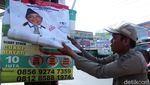 Momen Satpol PP Kota Depok Tertibkan APK di Masa Tenang
