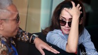 Ini adalah panggilan pertama bagi Siesa sebagai saksi dalam kasus ini. Profesi Siesa sendiri disebut sebagai wiraswasta.