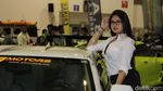 Model Seksi Malaysia dan Chevrolet Camaro