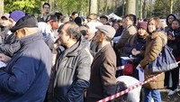 Mereka antre mencoblos dengan tertib. Andre-Yance/PPLN Den Haag.