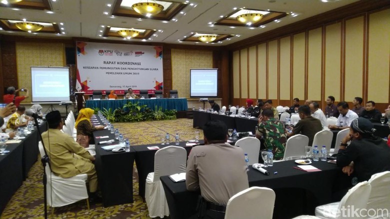 PLN Siapkan Genset untuk 302 PPK di Jateng Selama Pemilu PLN Siapkan Genset untuk 302 PPK di Jateng Selama Pemilu