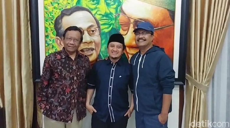 Yusuf Mansur Silaturahmi ke Mahfud Md dan Gus Ipul Yusuf Mansur Silaturahmi ke Mahfud Md dan Gus Ipul