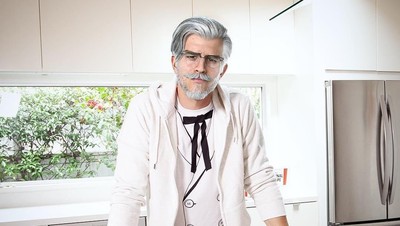 Saat Colonel Sanders KFC Berubah Jadi Pria Stylish dan Berotot