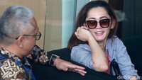 KPK memanggil seorang wanita bernama Siesa Darubinta terkait kasus dugaan suap terhadap anggota DPR Bowo Sidik Pangarso, Senin (15/4/2019).