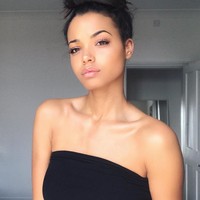 Ella bermain bersama dua aktris cantik lainnya yakni Kristen Stewart dan Naomi Scott. Dalam akun Instagram-nya, Ella beberapa kali mengunggah foto keberhasilan ketiganya. Foto: Instagram Ella Balinska