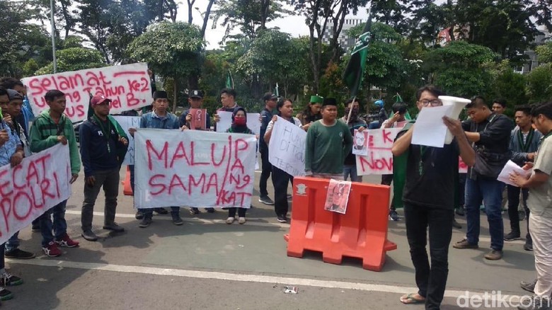 Ada Kejanggalan Kasus Novel Baswedan, HMI Demo Mapolda Jatim Ada Kejanggalan Kasus Novel Baswedan, HMI Demo Mapolda Jatim