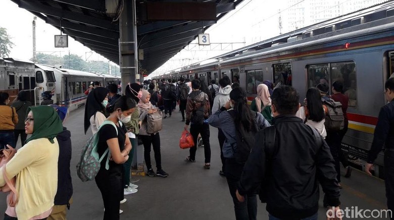 DDT Masih Dinormalisasi, Kepadatan Penumpang di Stasiun Bekasi Normal DDT Masih Dinormalisasi, Kepadatan Penumpang di Stasiun Bekasi Normal