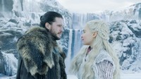 Setelah naik naga, Jon Snow dan Daenerys turun di sebuah tempat penuh salju dengan air terjun. Foto: Courtesy of HBO