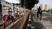 Masa tenang Pemilu 2019 telah dimulai sejak Minggu (14/4/2019) kemarin. Meski begitu, sejumlah APK caleg masih menghiasi sisi jalanan ibu kota.